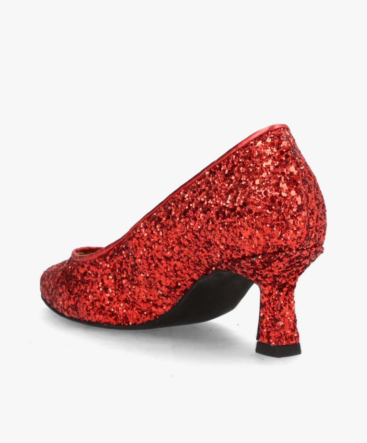 Rød glitrende højhælet sko set fra siden med en sort sål.