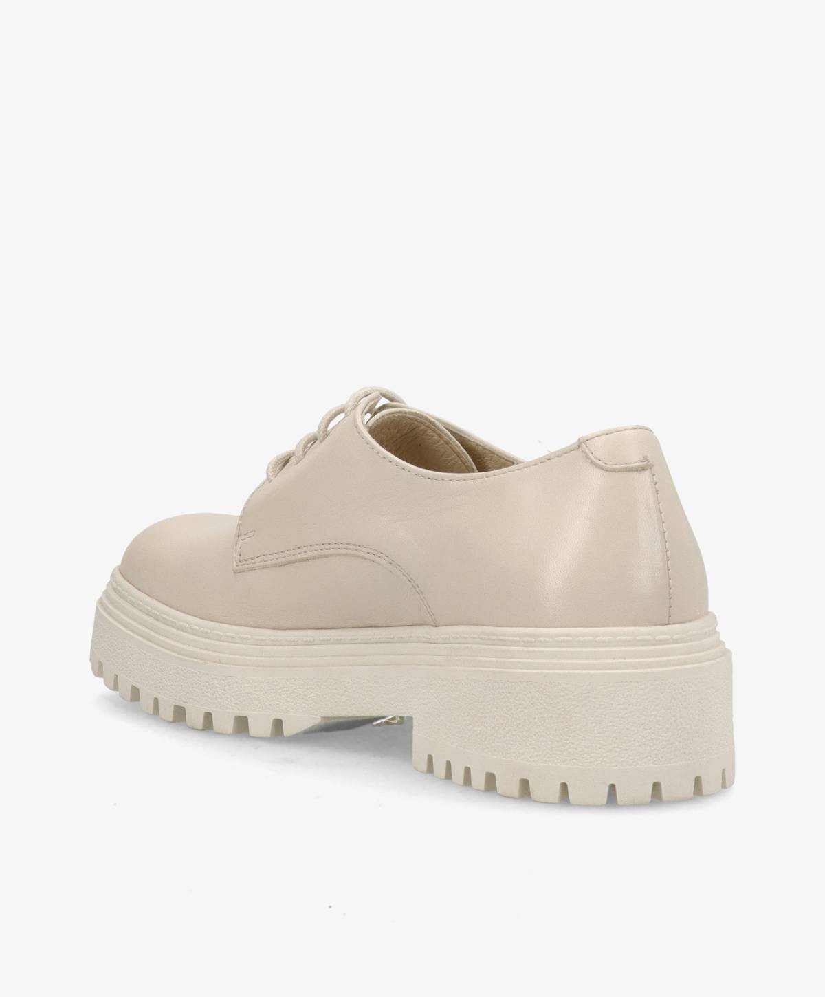 Beige snøresko med tyk, rillet sål set fra siden.