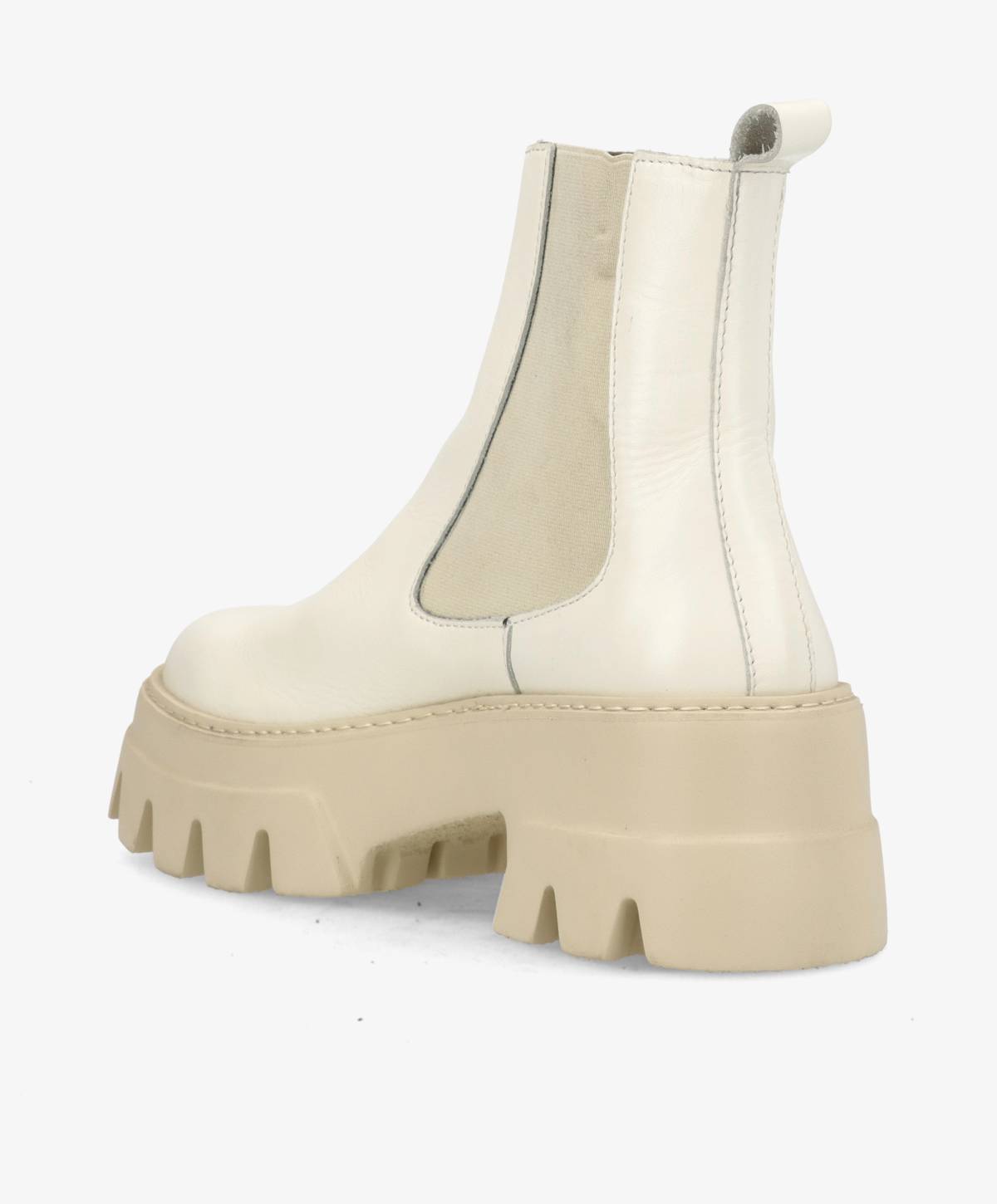 Hvid støvle med tyk, beige sål og elastiske sidepaneler.