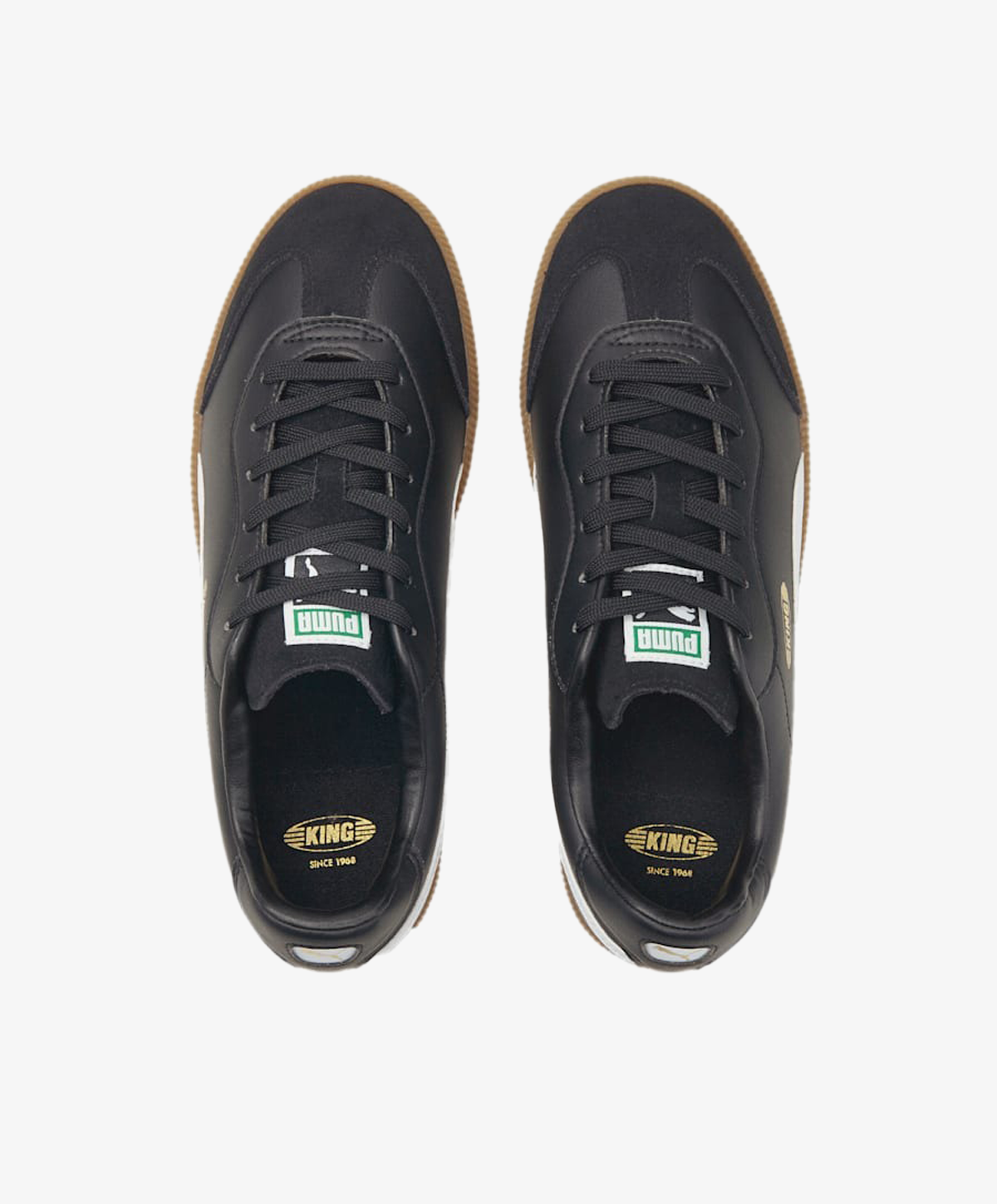 Sort sneakers set oppefra med brune såler og mærket "KING" på indersålen.
