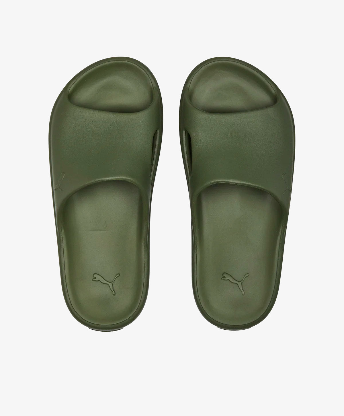 Grønne klipklapper med Puma-logo set ovenfra.