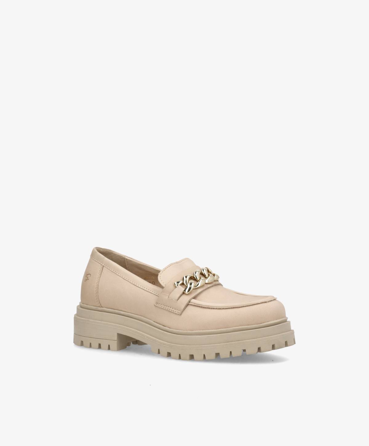 Beige loafer med chunky sål og guldkædedetalje på oversiden.