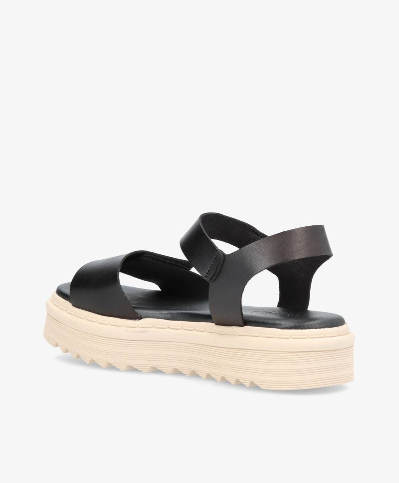 Sort sandal med tyk, hvid sål og krydsende remme.