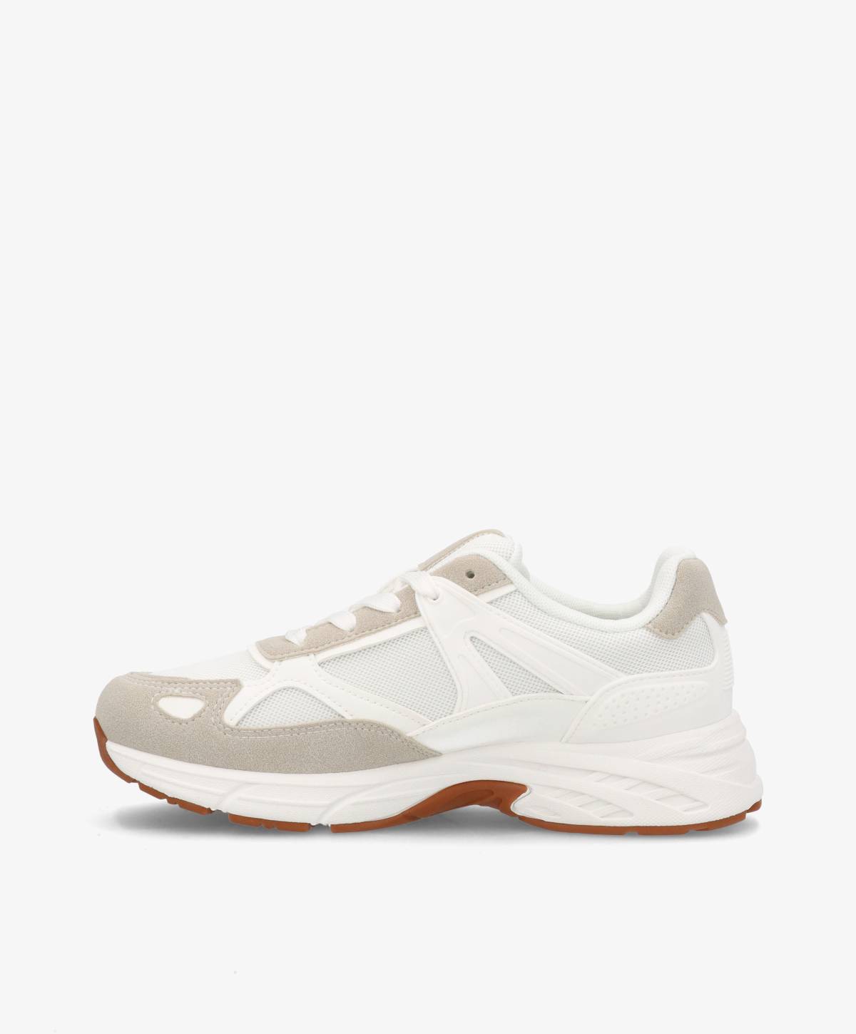 Hvid og beige sneaker med brun sål, set fra siden mod en hvid baggrund.