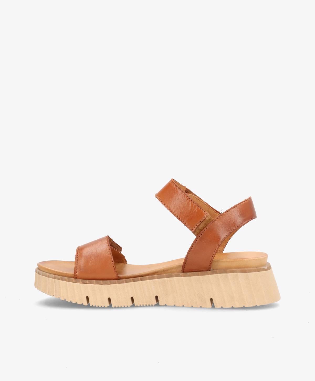 Brun lædersandal med to stropper og en tyk, rillet sål.