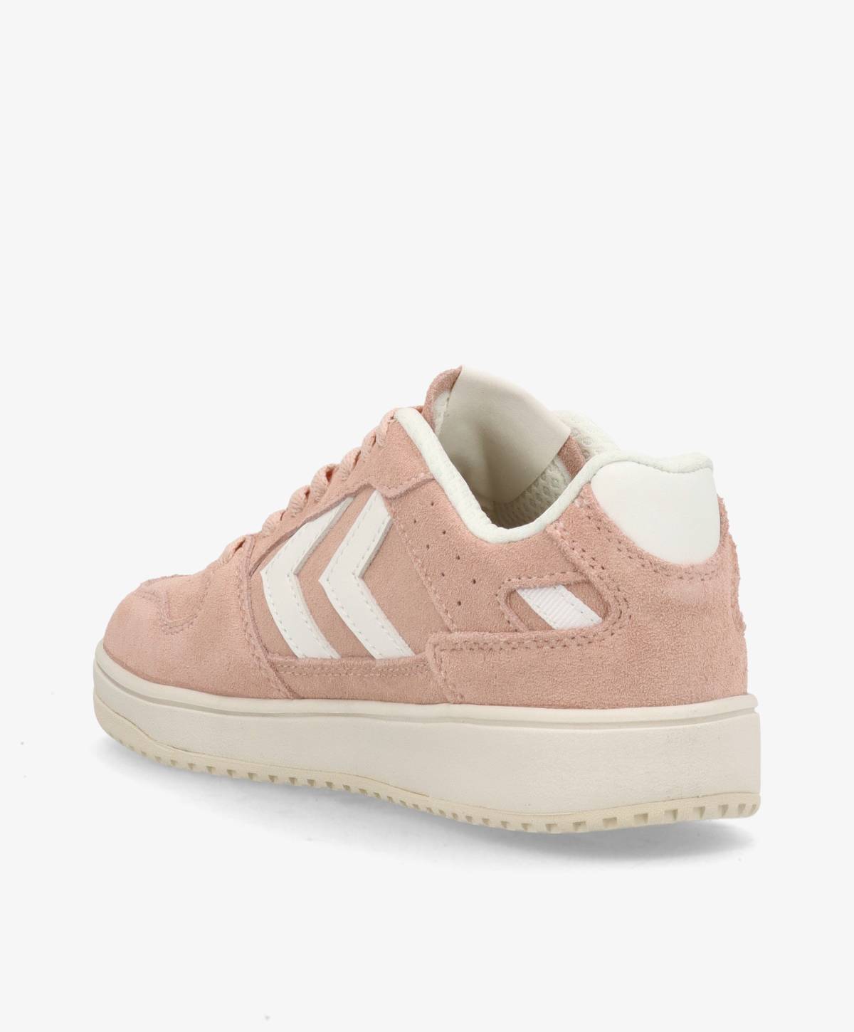 Lyserød sneaker med hvide detaljer og en hvid sål, set fra siden.
