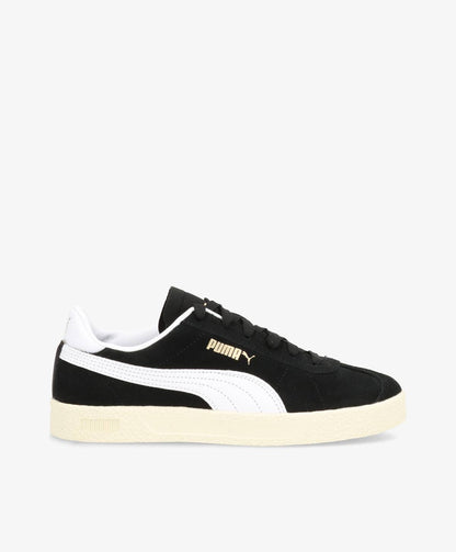 Sorte PUMA sneakers med snørebånd og hvid bund.