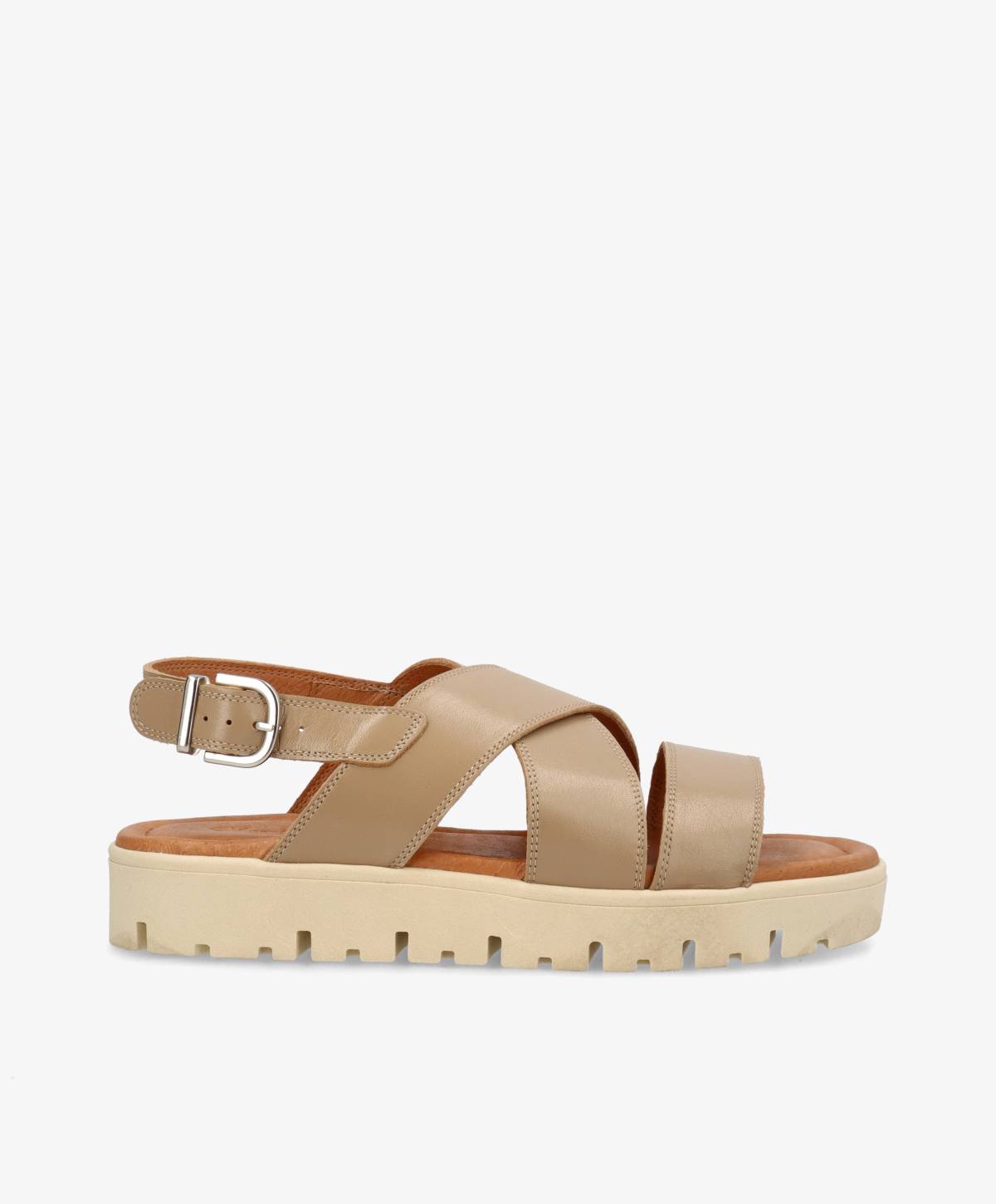 Beige skindsandaler fra Shoedesign Copenhagen med offwhite, grov bund.