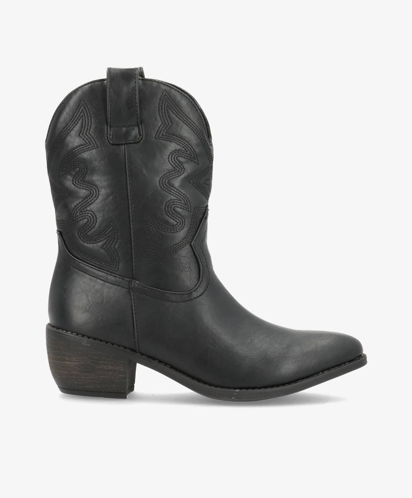 Korte, sorte cowboystøvler fra Claudia Ghizzani.