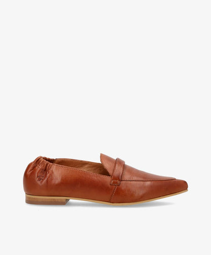 Cognacfarvede skindloafers fra Shoedesign Copenhagen med spids snude.