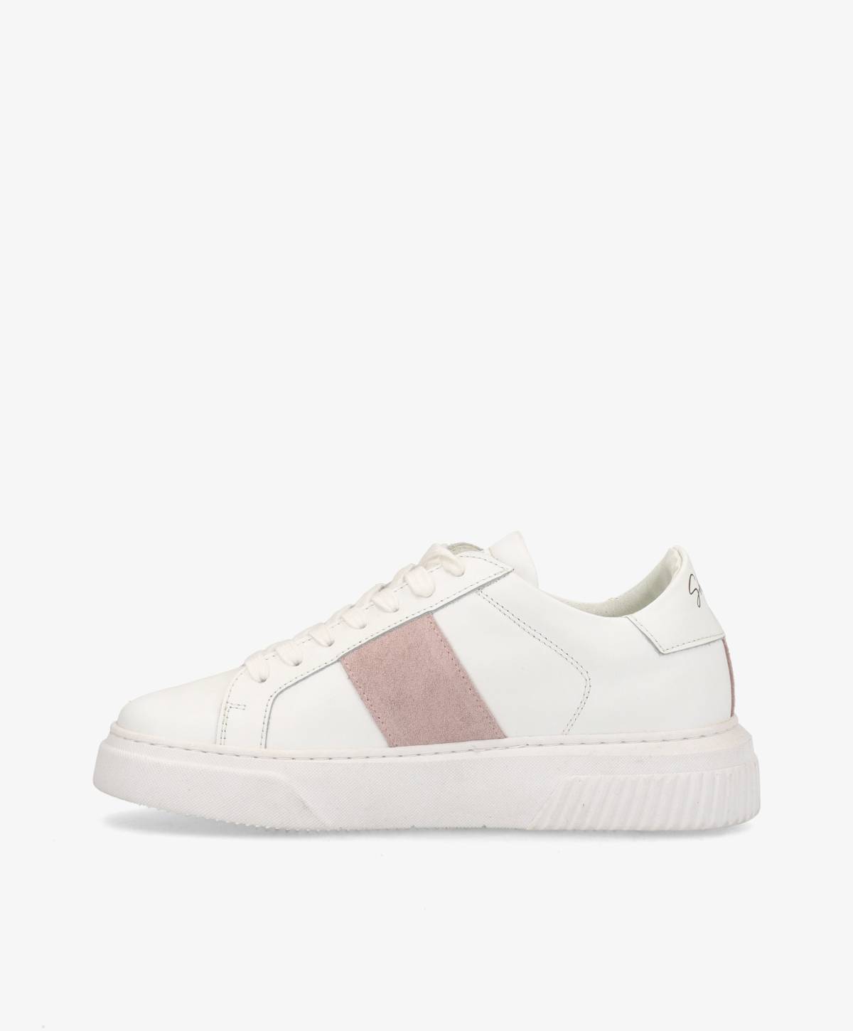 Hvid sneaker med lyserød stribe på siden og hvid sål, set fra siden.