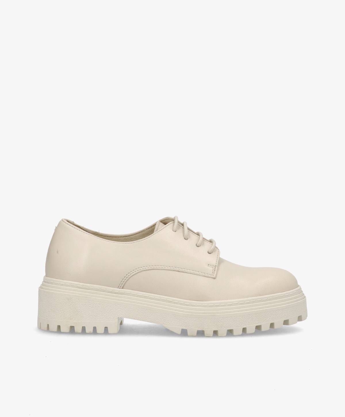 Beige snøresko med tyk sål og rillede kanter, set fra siden mod en hvid baggrund.