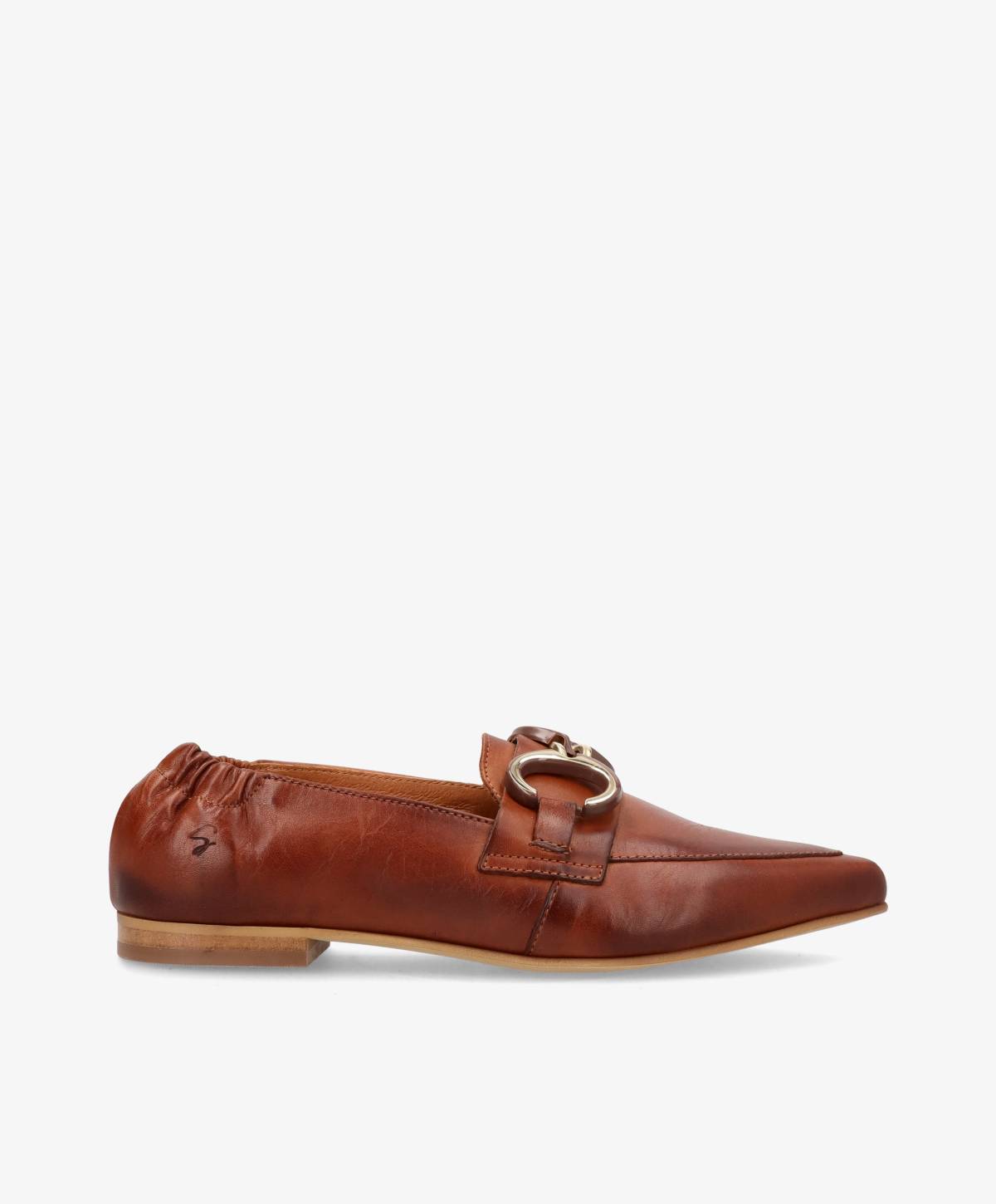 Cognacfarvede skindloafers fra Shoedesign Copenhagen med spids snude og spænde foran.
