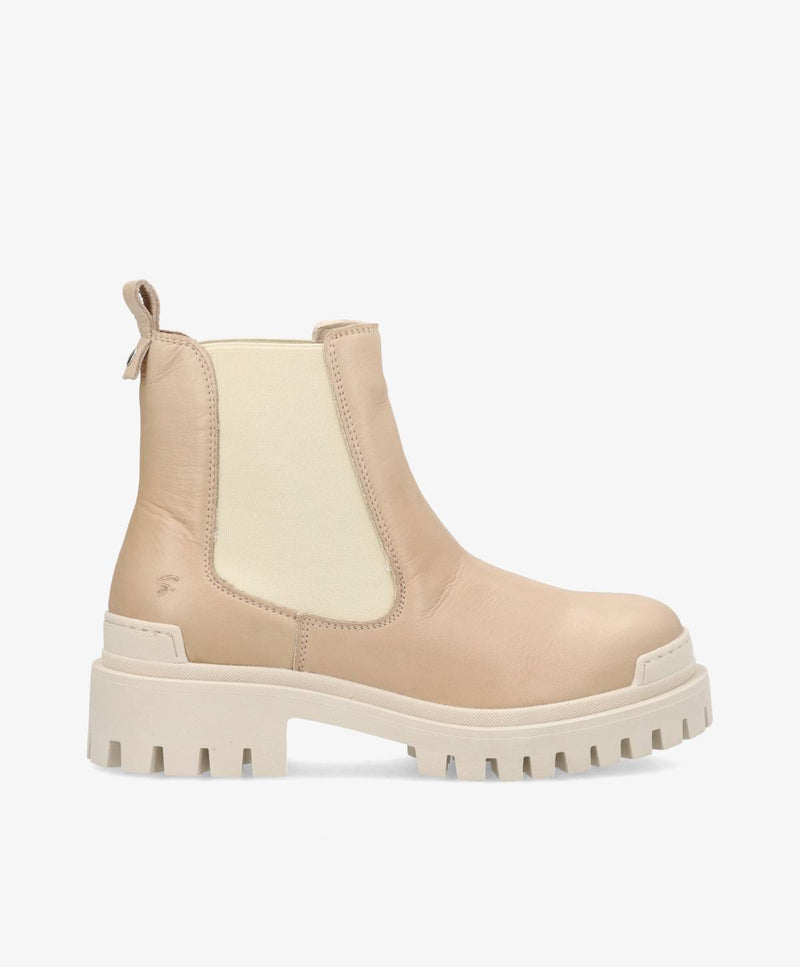 Beige skindstøvler fra Shoedesign Copenhagen med grov bund og bred elastik i siderne.