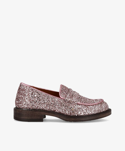 Lyserøde glimmerloafers fra Shoedesign Copenhagen med bund i trælook.