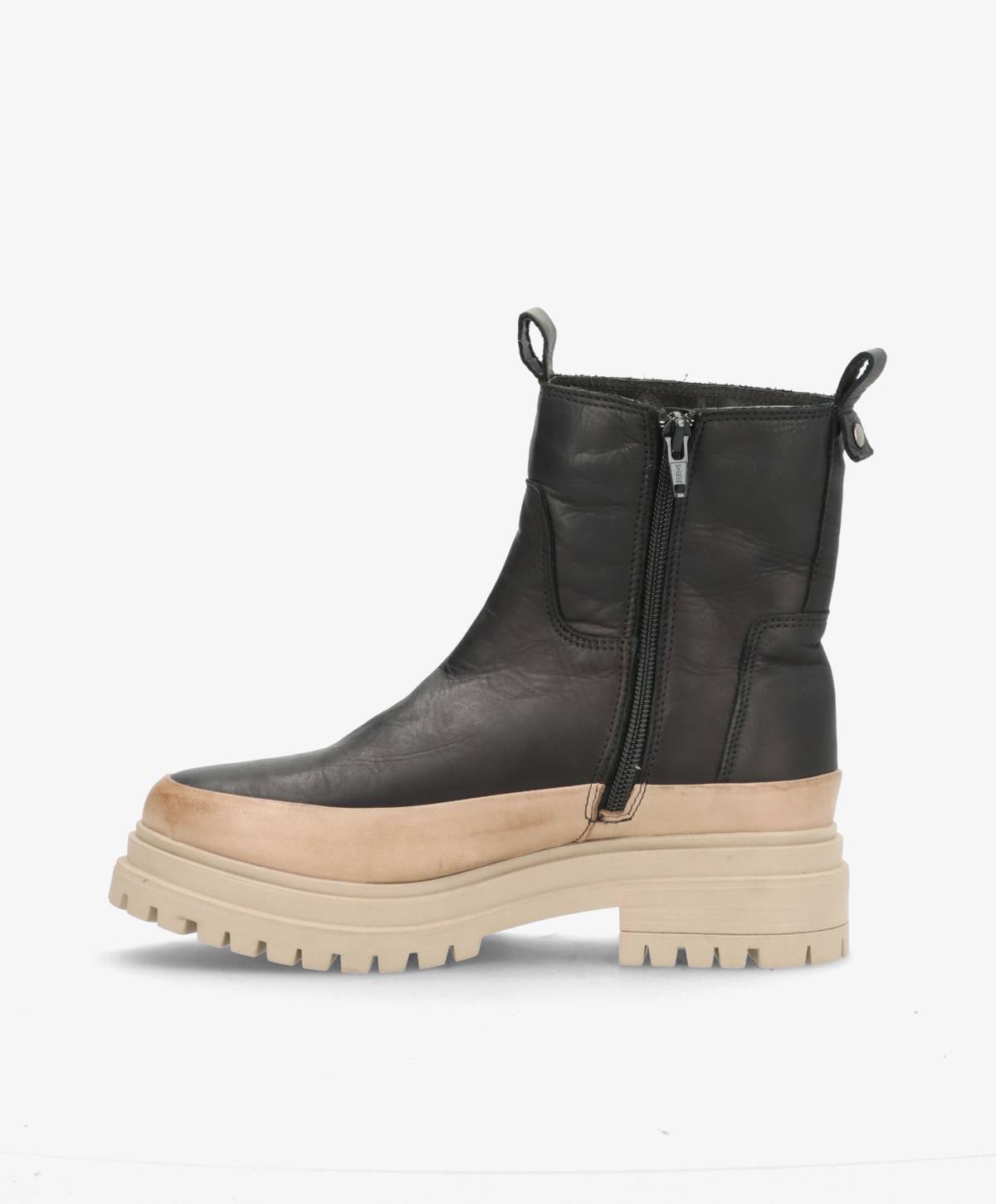 Sort støvle med beige sål og lynlås på siden, set fra siden.