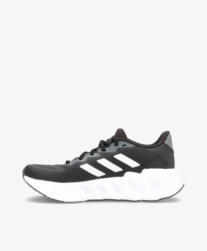 SWITCH RUN - Dame Sneakers - Sort