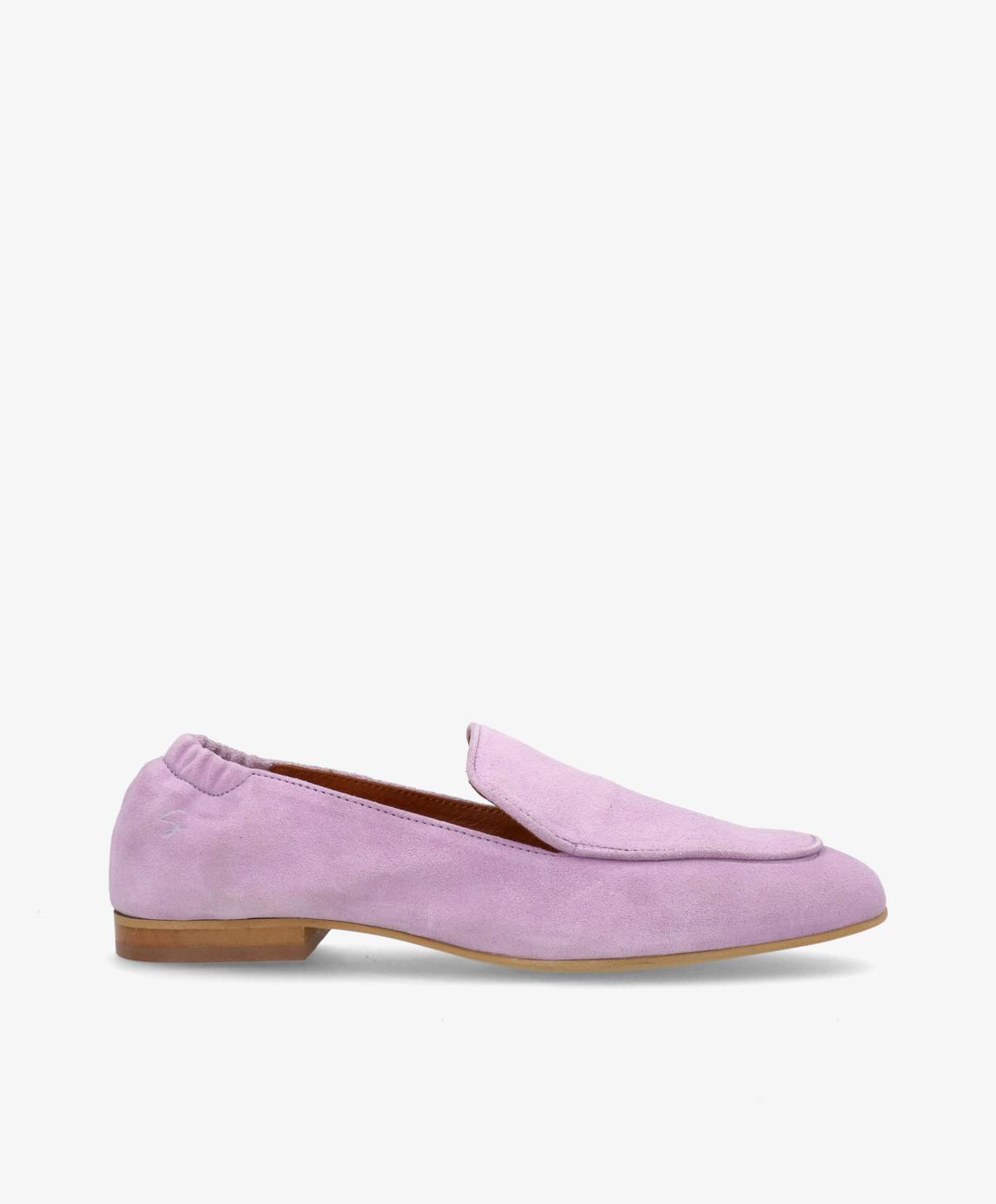 Lilla ruskindsloafers fra Shoedesign Copenhagen med spids snude og elastik ved anklen.