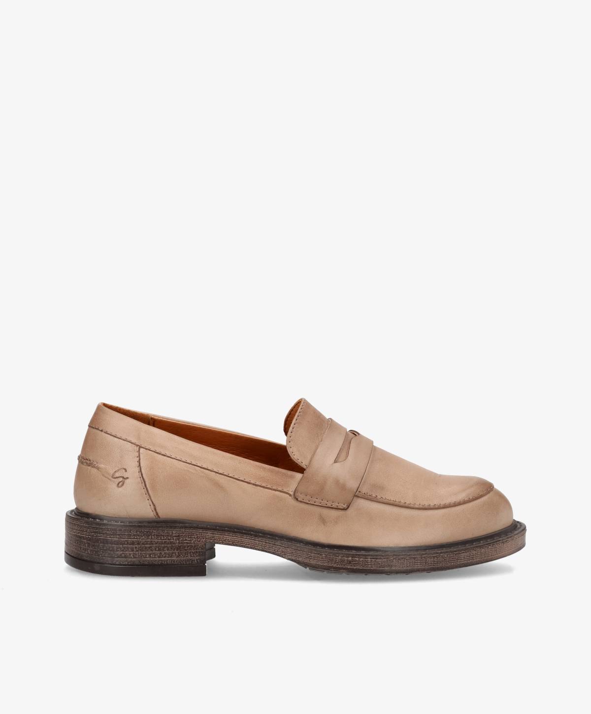 Beige skindloafers fra Shoedesign Copenhagen med bund i trælook.