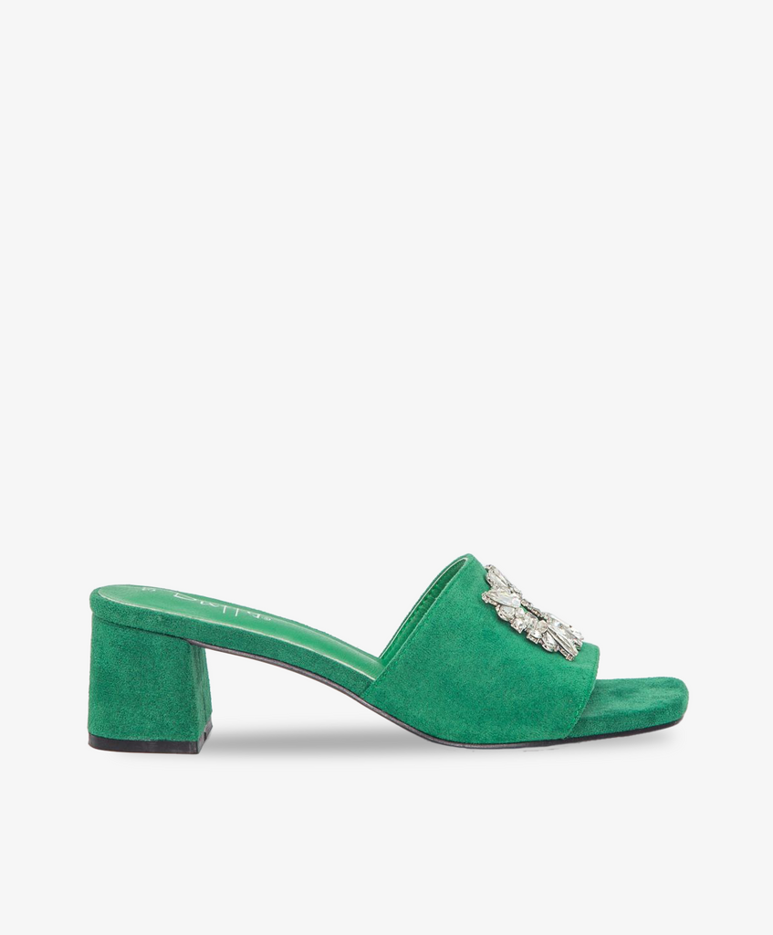 Grønne sandaler fra Duffy med blokhæl og rem med stenbesat spænde.
