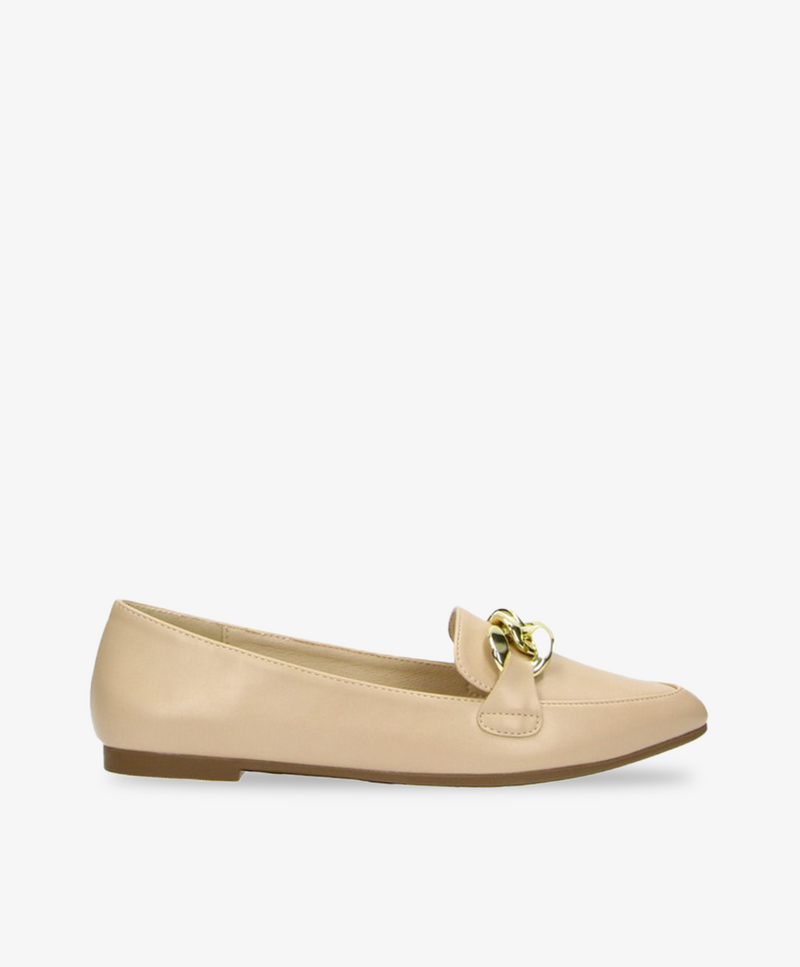 Beige loafers fra Claudia Ghizzani med guldspænde.