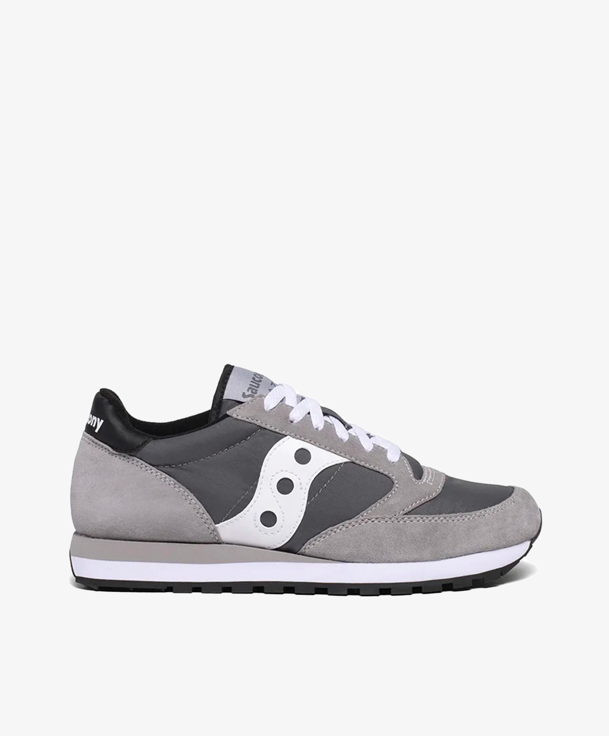 Grå Saucony sneakers med hvidt logo på siden og hvide snørebånd.