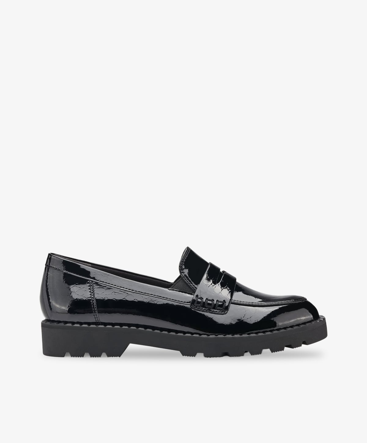 Sort dame loafer fra Tamaris med skinnende overflade og robust sål.