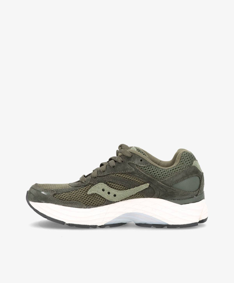 Grøn sneaker til kvinder med hvid sål og netdetaljer.