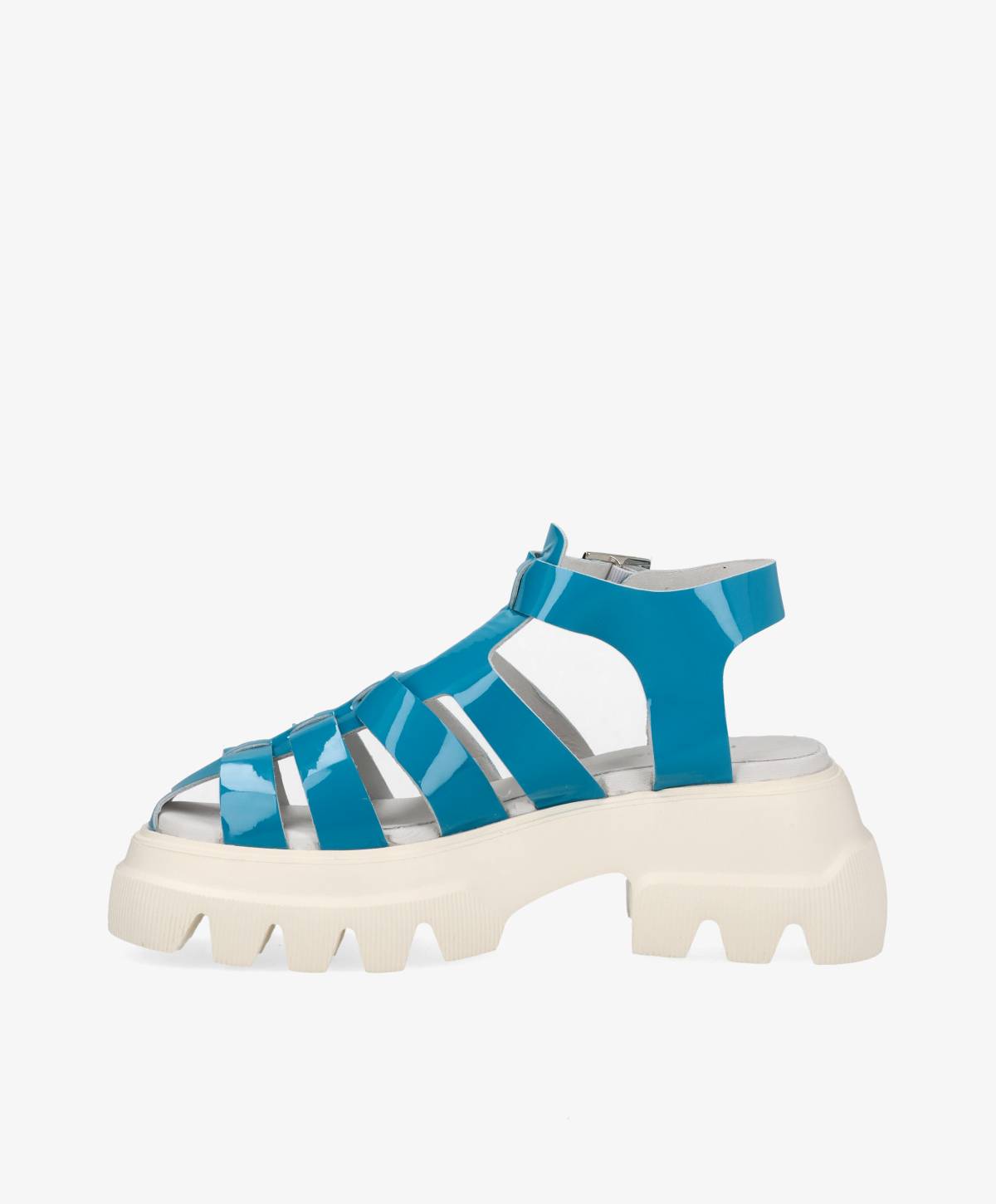 Blå sandal med tyk, hvid sål og remme i et moderne design.