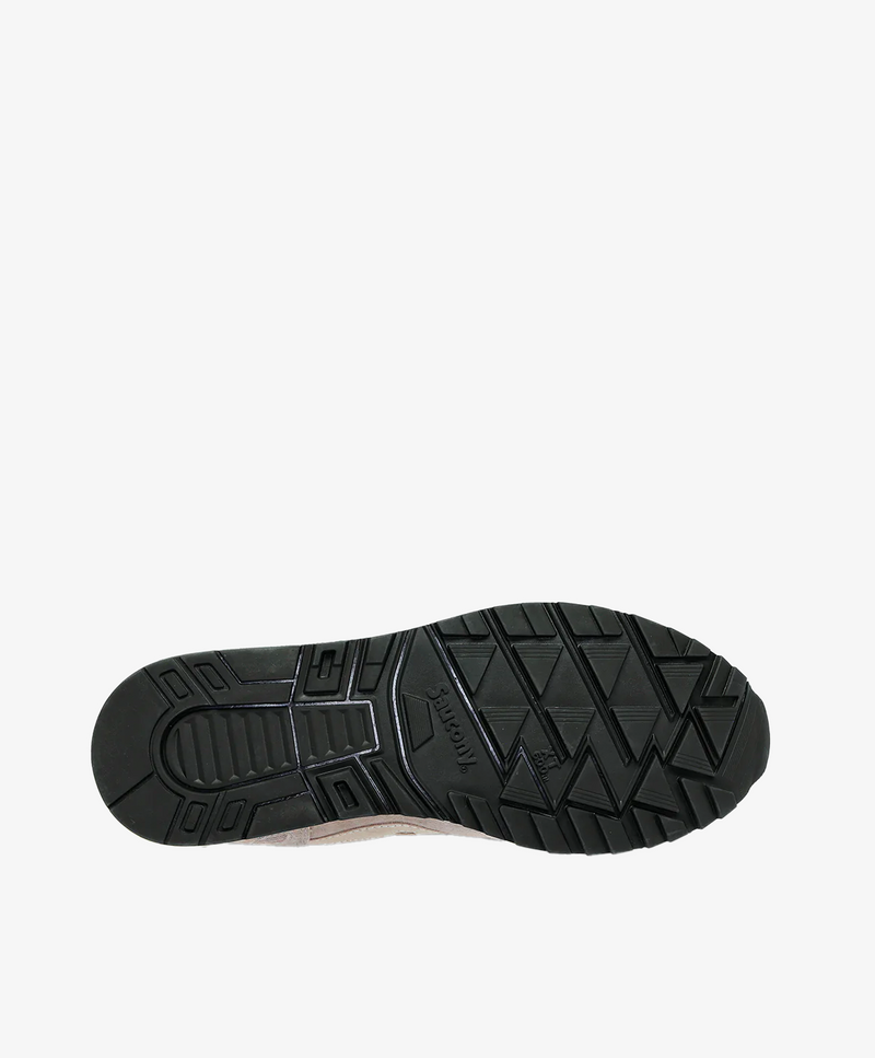 Sneakers til kvinder, model Shadow 5000, i lysegrå farve, set fra bunden med sort sål og mønster.