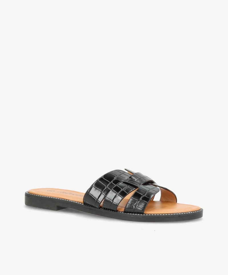 Sort slip-in sandal med flettet design og lav hæl.