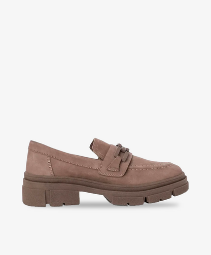 Mørkebrune Tamaris loafers med chunky bund og spænde på fronten.