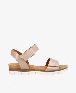 TOSCANA P - Beige lak læder - Flade sandaler