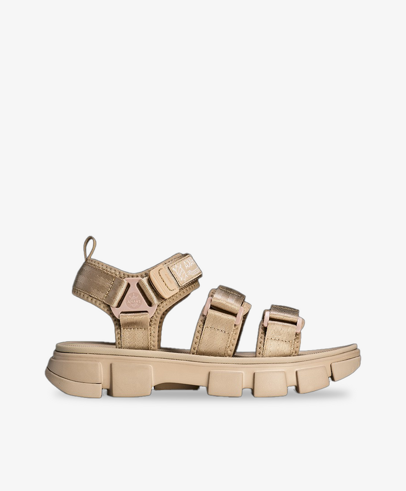 Chunky Shaka sandaler i beige med justerbare velcroremme.